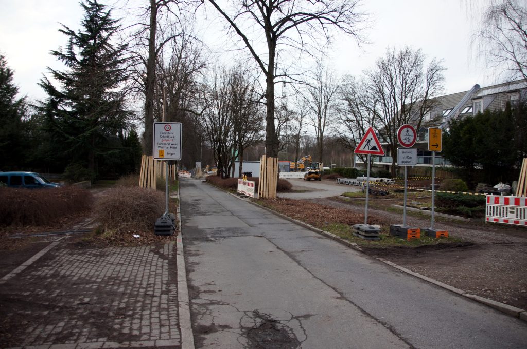 Gesperrter Friedhofsparkplatz an der Schloßstr.